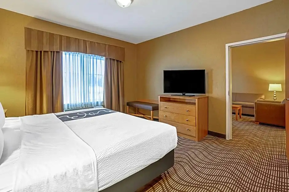 Deluxe Quadruple Family room