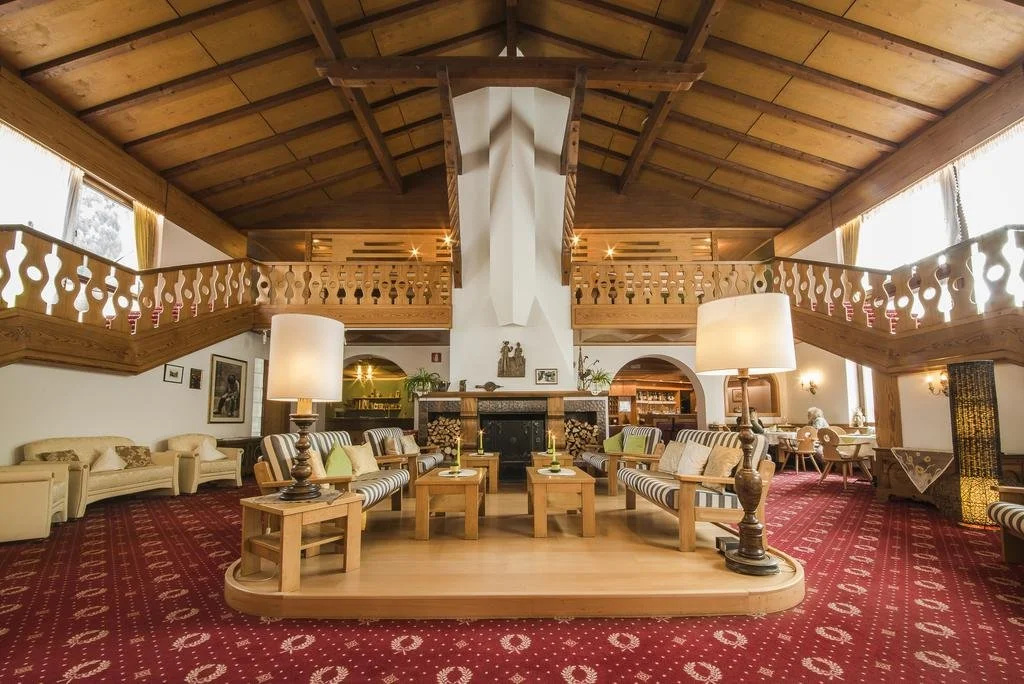 Lobby & Reception