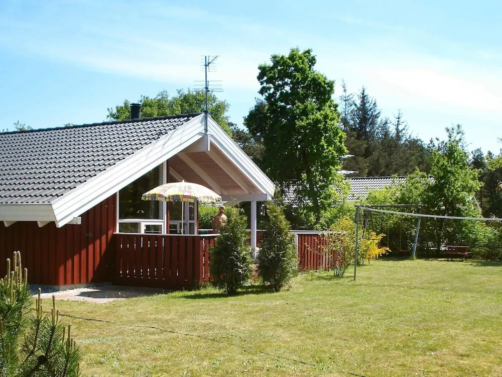 Unique Seaside Holiday Home in Hadsund near Terrace