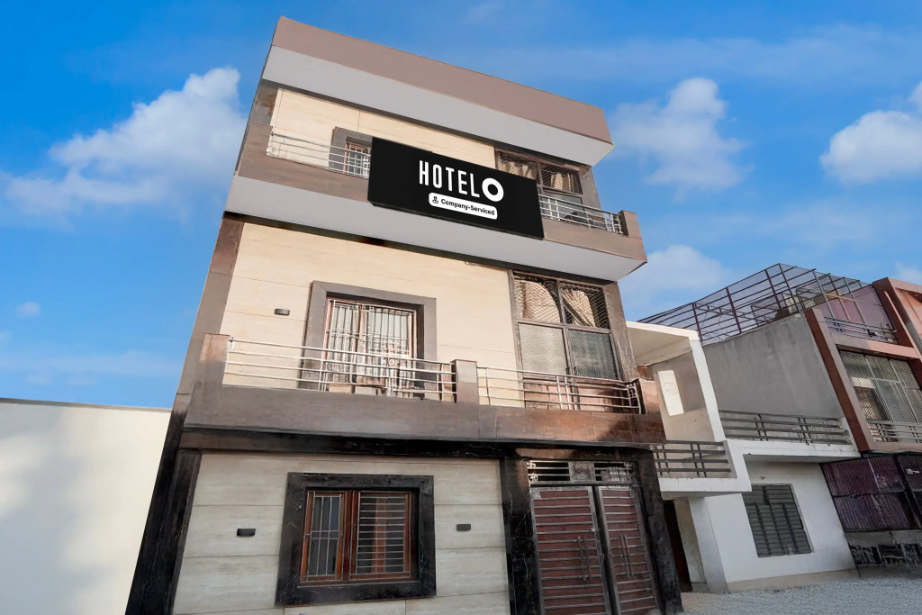 Super OYO Hotel O Tedhi Bazaar Near Ram Janambhumi