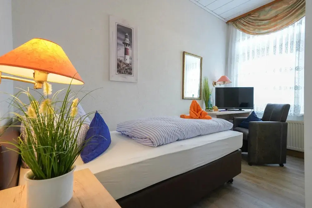 Economy Single room with courtyard view