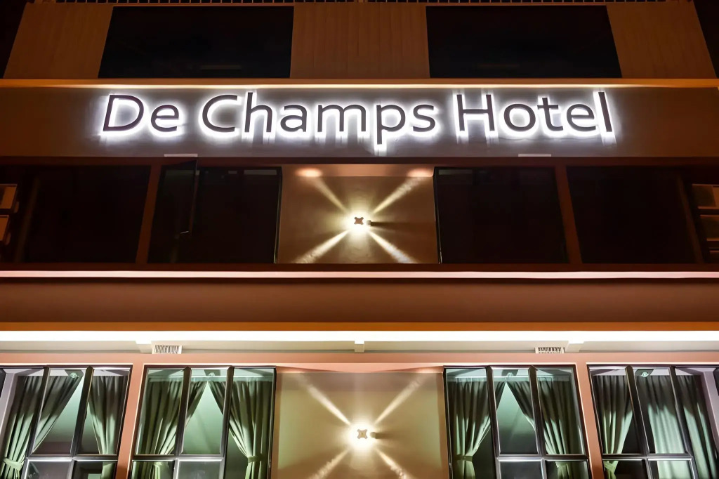 De Champs Hotel — фото