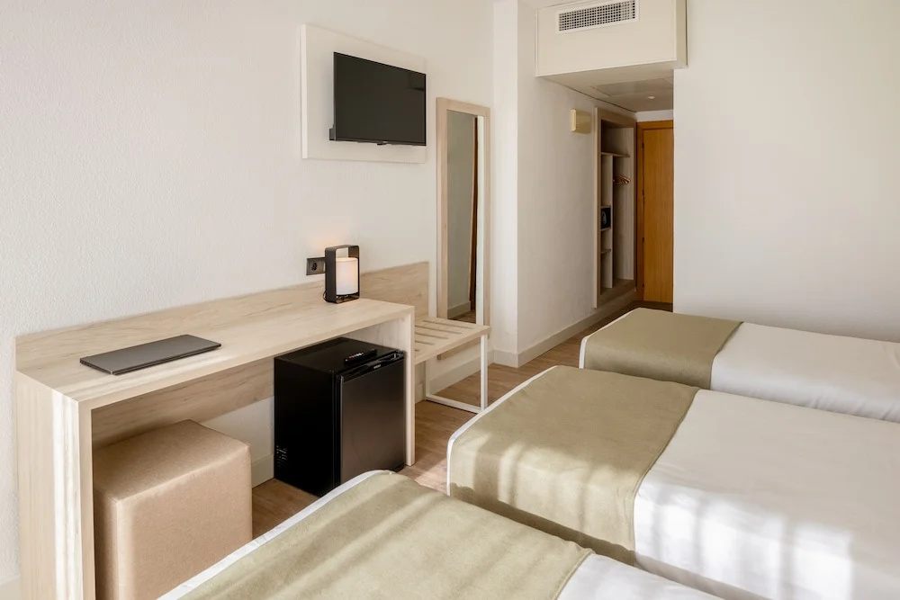 With Terrace Triple room with pool view