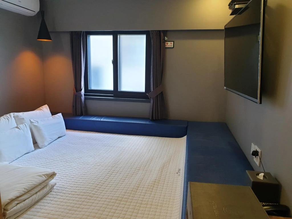 Standard Double room (full double bed)