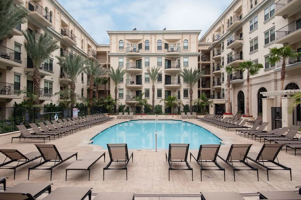 Sunshine Suites at 909 West Temple Street - Général