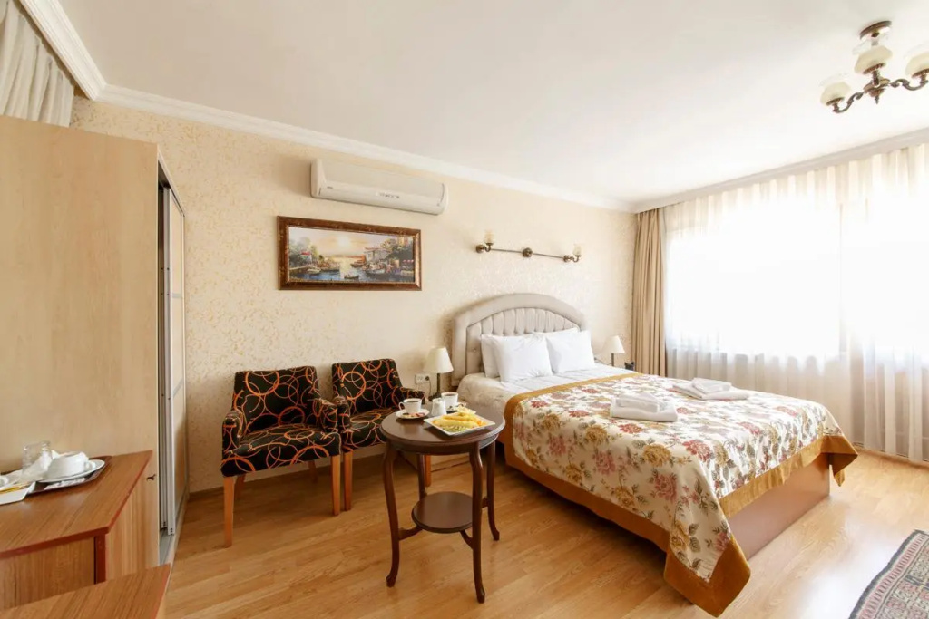 Double room (full double bed)