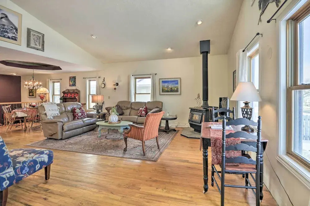 Charming Cody Home, Walk to Downtown! — фото 3