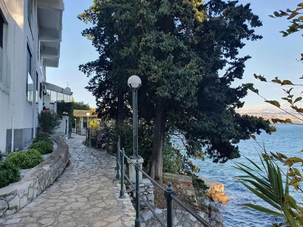 First row to the sea - Nautilus Deluxe Apartment
