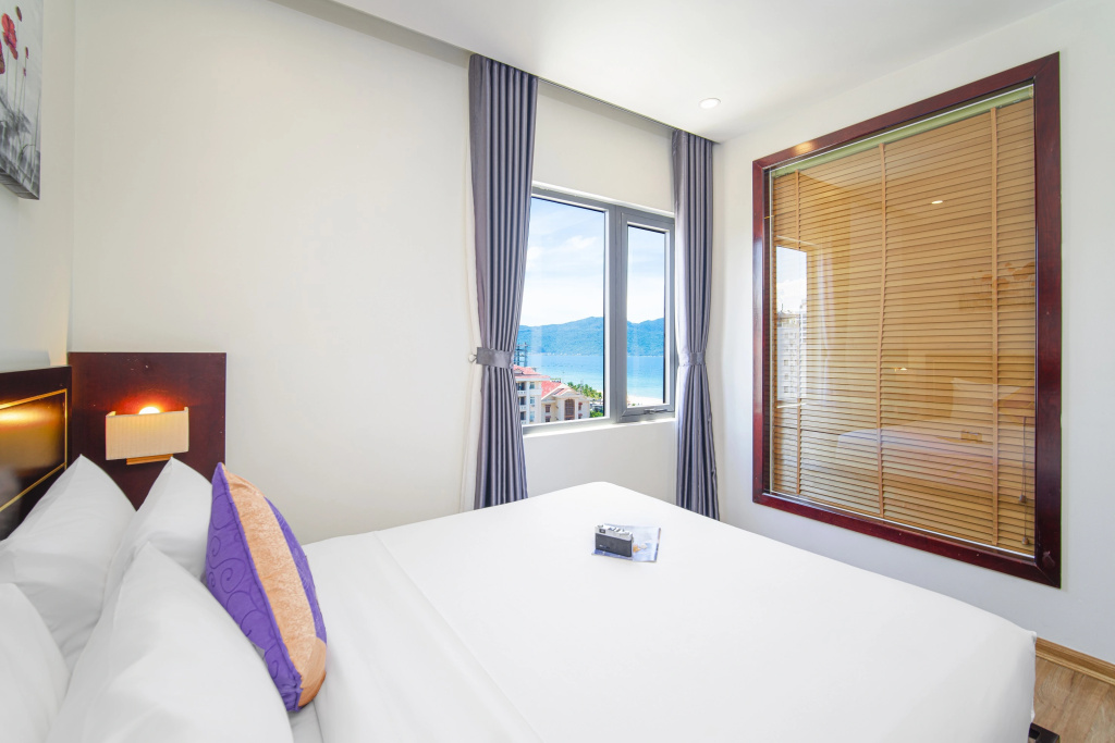 Standard Double room with partial ocean view (full double bed)
