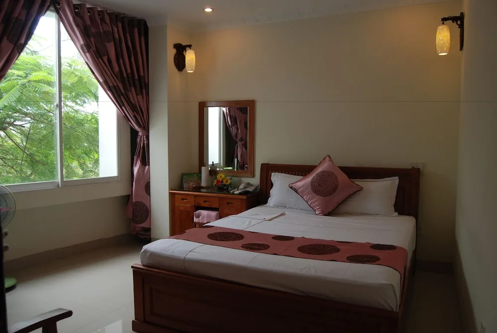 Superior Double room with lake view (full double bed)