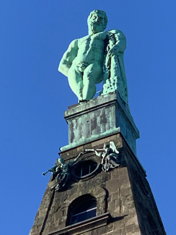 Villa Herkules - privates zwei Zimmer Apartment am Waldrand mit 2x Smart TV und kostenlosen Parkplätzen