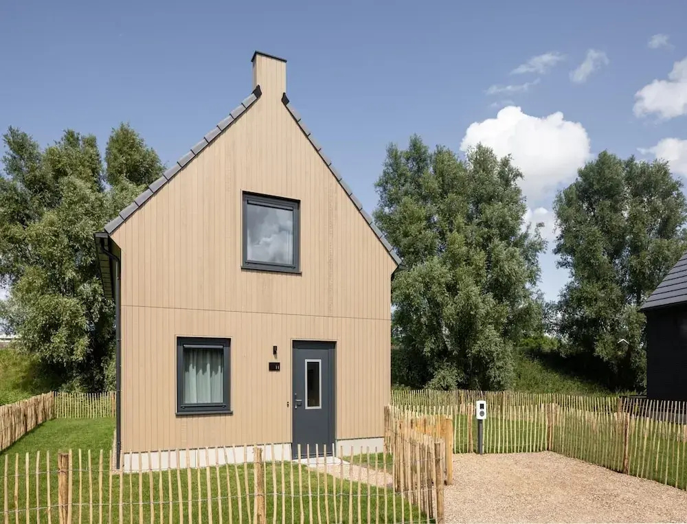 Villa by Lake Veere With Sauna