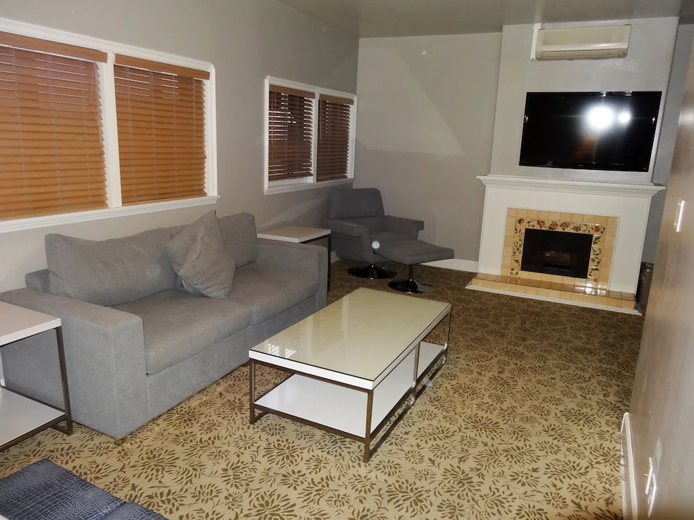 Double Suite (full double bed)