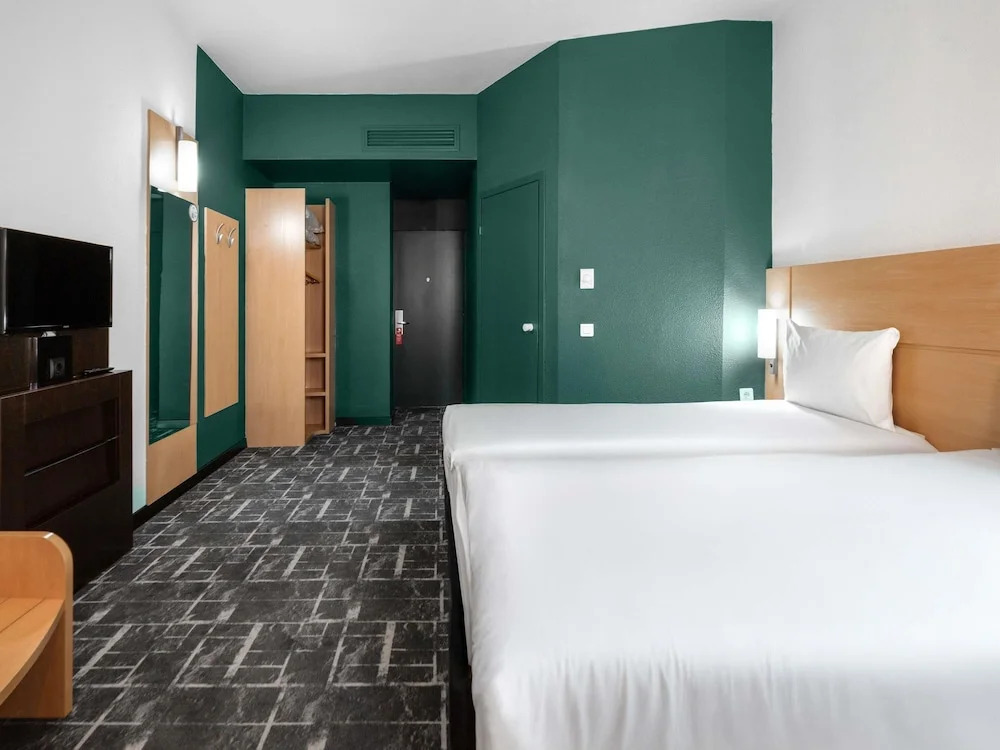 Двухместный номер Standard с видом на город 2 отдельные кровати в Отель Ibis Астана