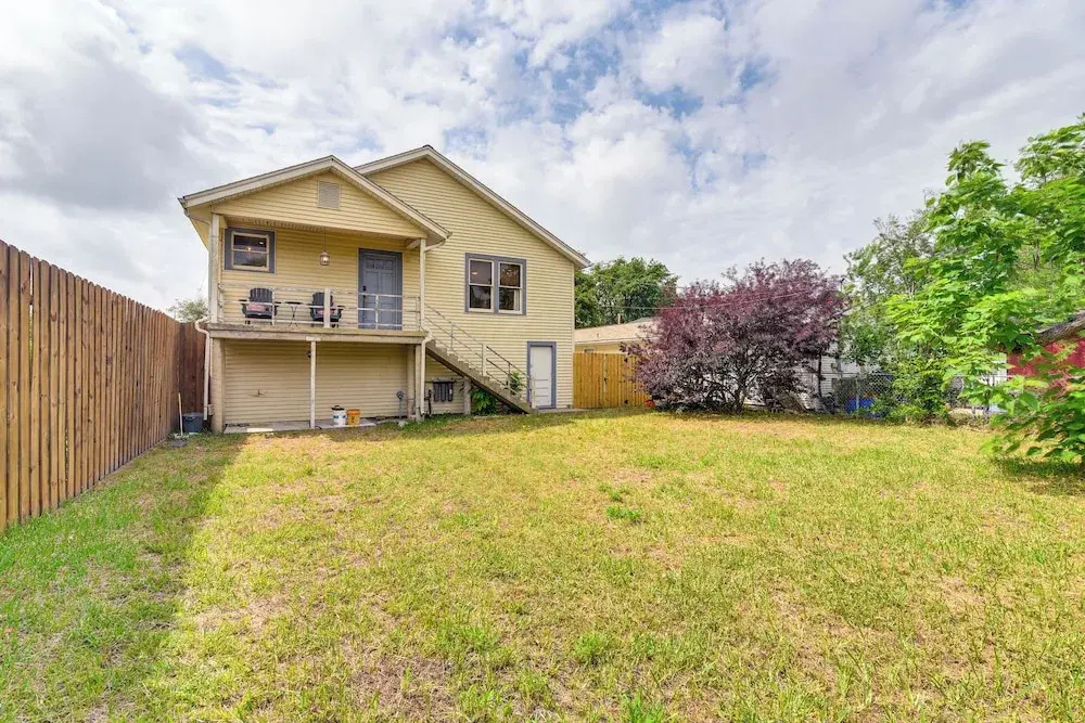 2 Mi to Pleasure Pier: Pet-friendly Gem w/ Yard