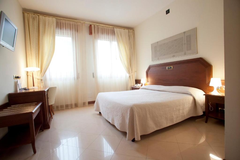 Double room (full double bed) — room photo 1