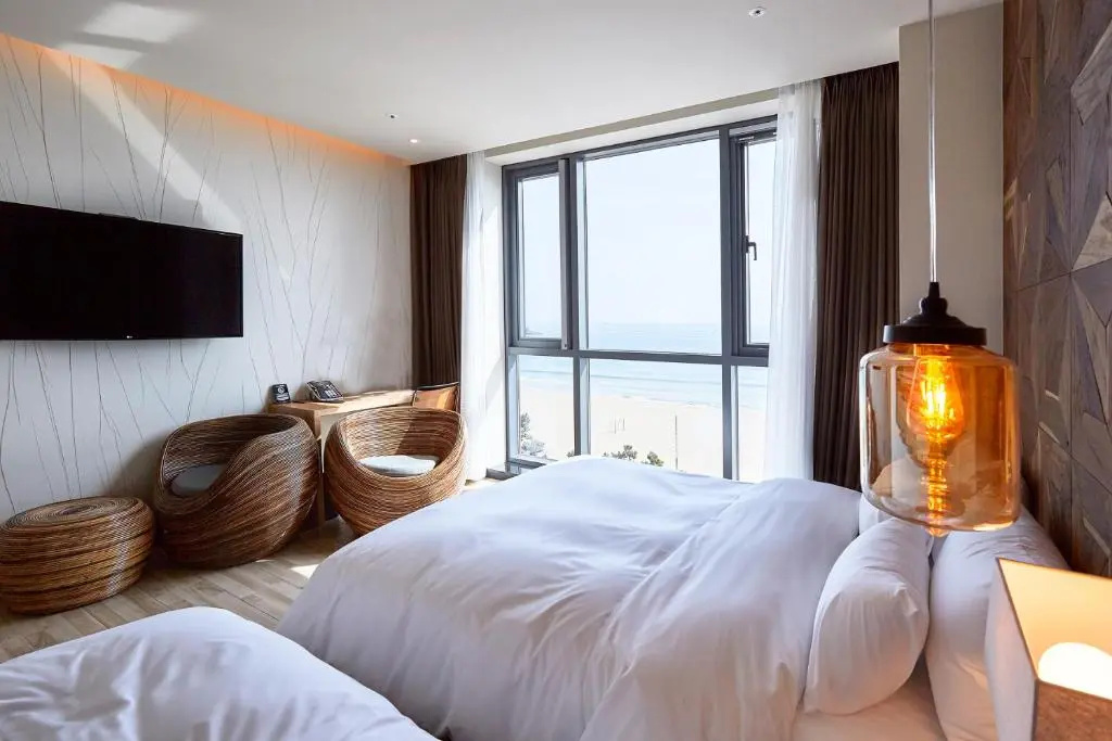 Deluxe Double room with sea view (twin beds)