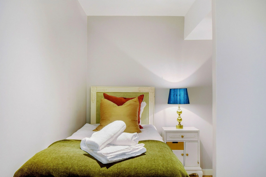 Hotel Point — 2