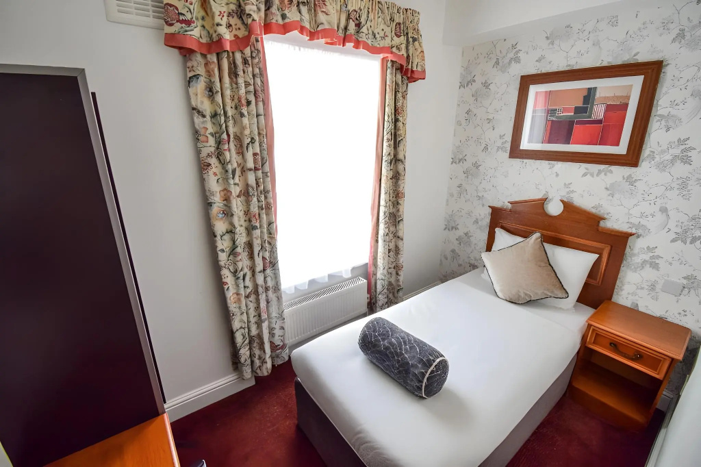Отель Pembridge Palace Hotel в Лондоне