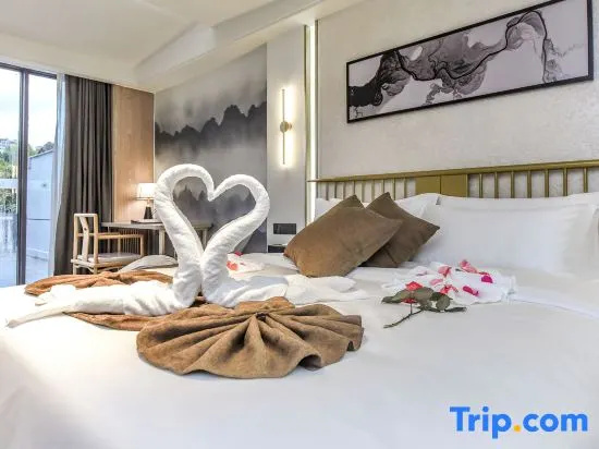 Standard Double room with lake view (full double bed)