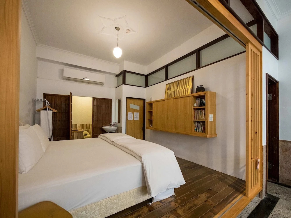 1 Bedroom Suite with balcony and with city view