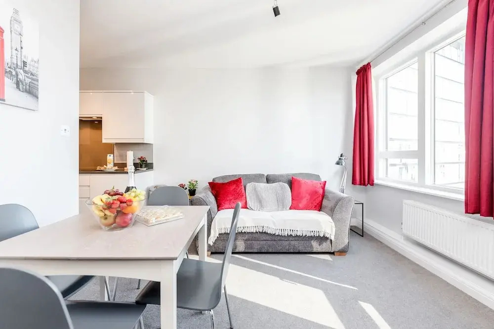 Stylish Riverview Apt with Roof Terrace