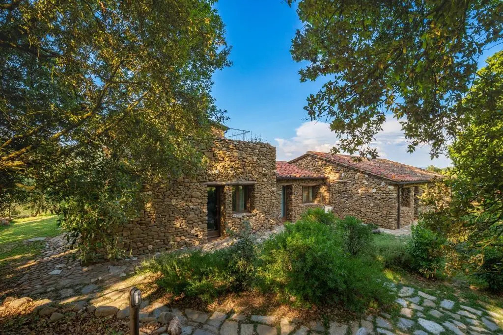 Deluxe Double room with garden view full double bed