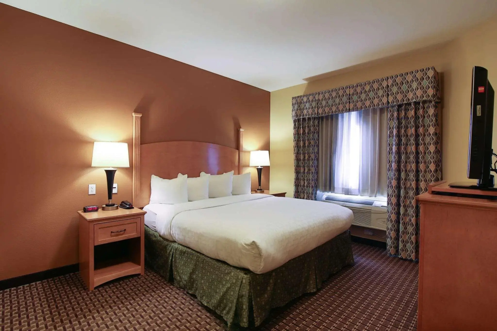 Double Suite (full double bed)