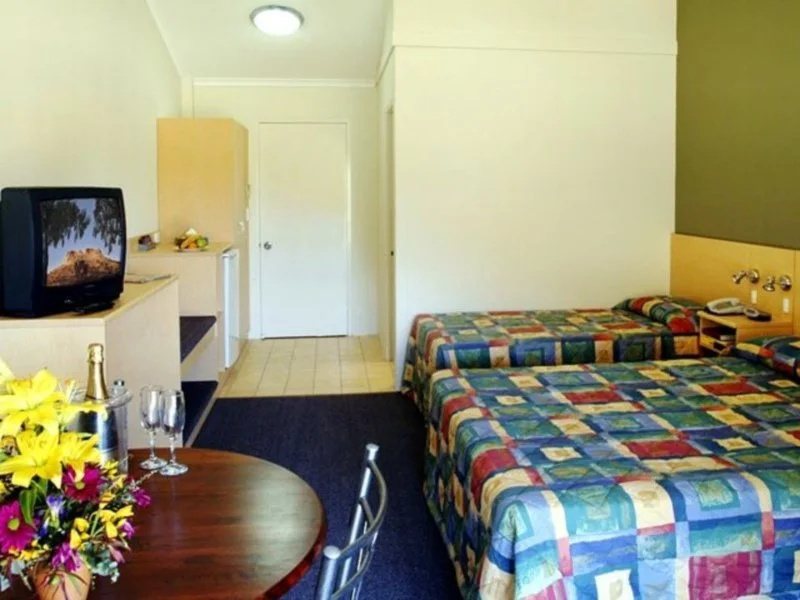 Heavitree Gap Outback Lodge