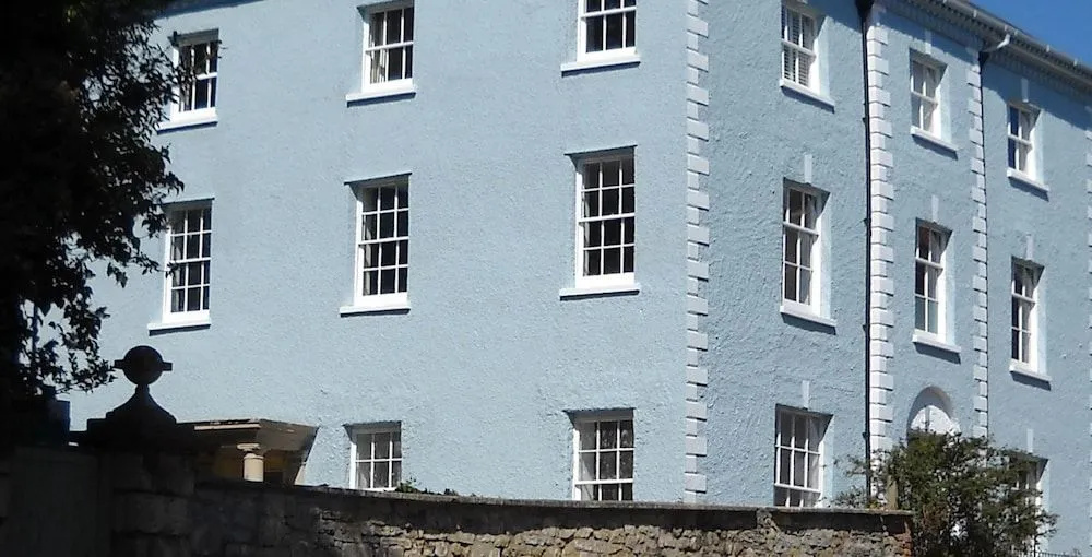 Bove Town House