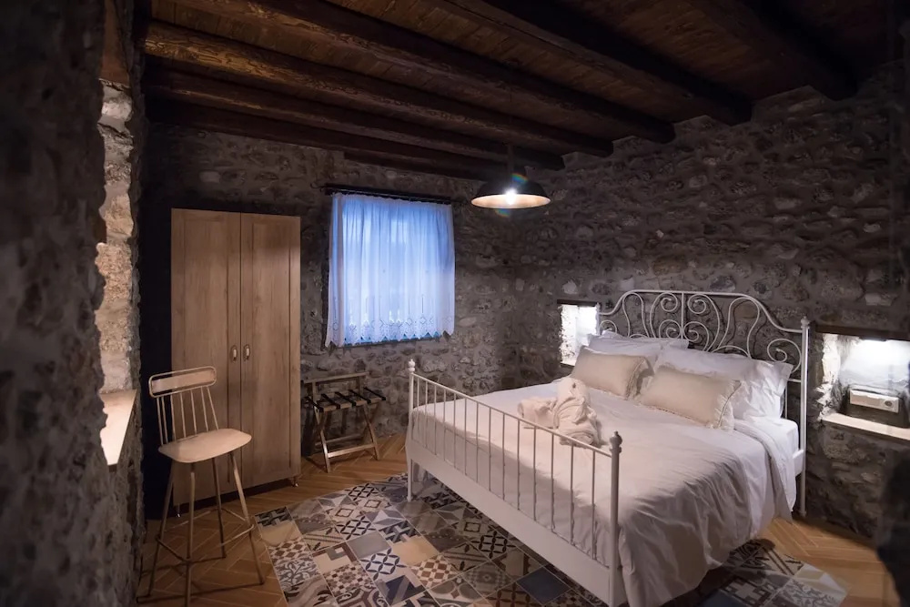 Melpomeni Double room (full double bed)