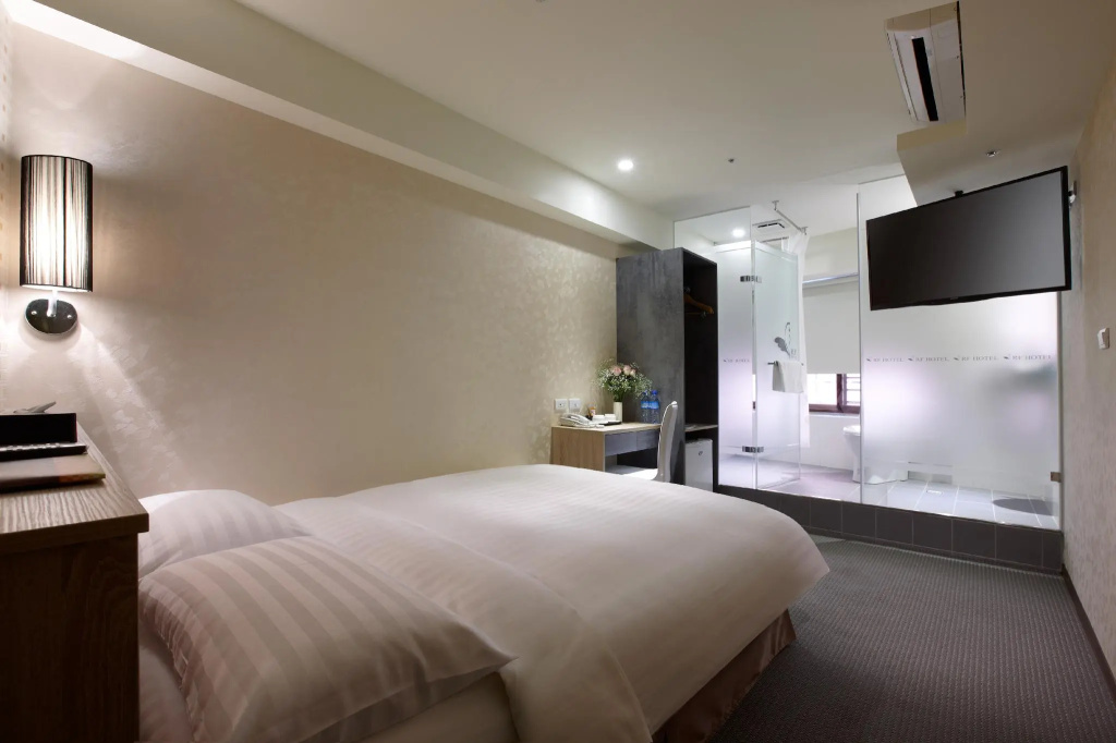 Elegant Double room (full double bed)
