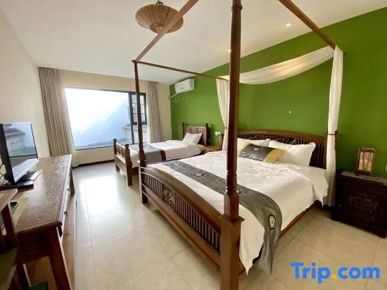 Family Suite with courtyard view