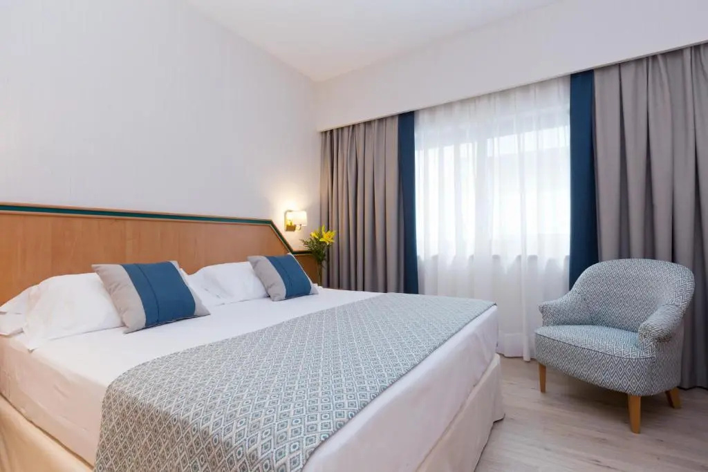 Double room (full double bed)