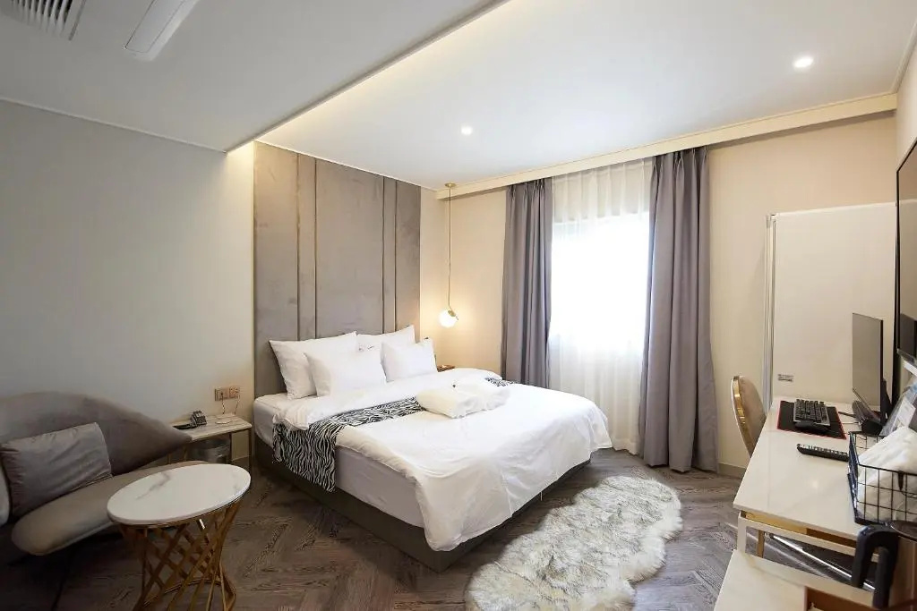 Standard Double room (full double bed)