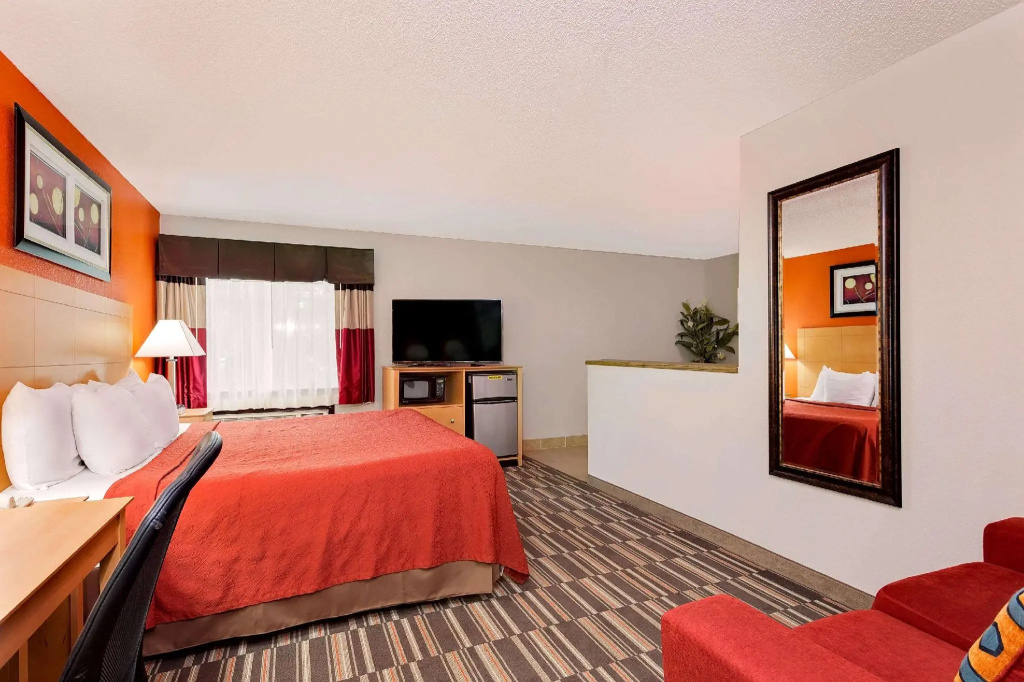 Double Suite (full double bed)