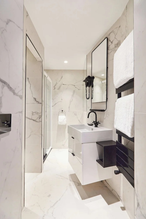 Madrigal hotel 178
