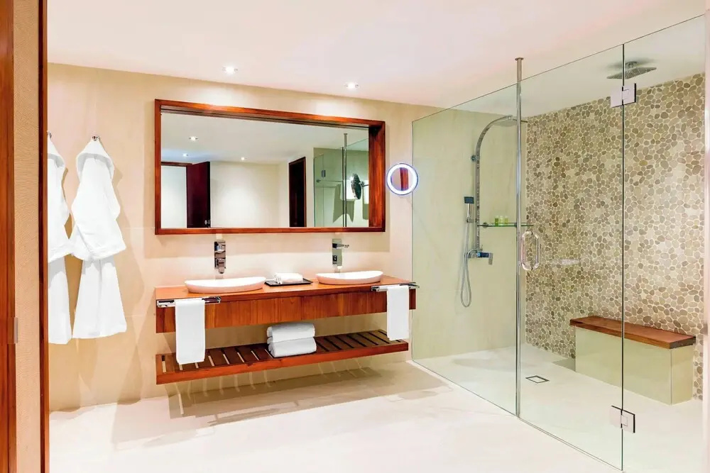 1 Bedroom Suite with pool view