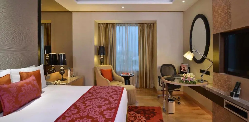 Business Double room (full double bed)
