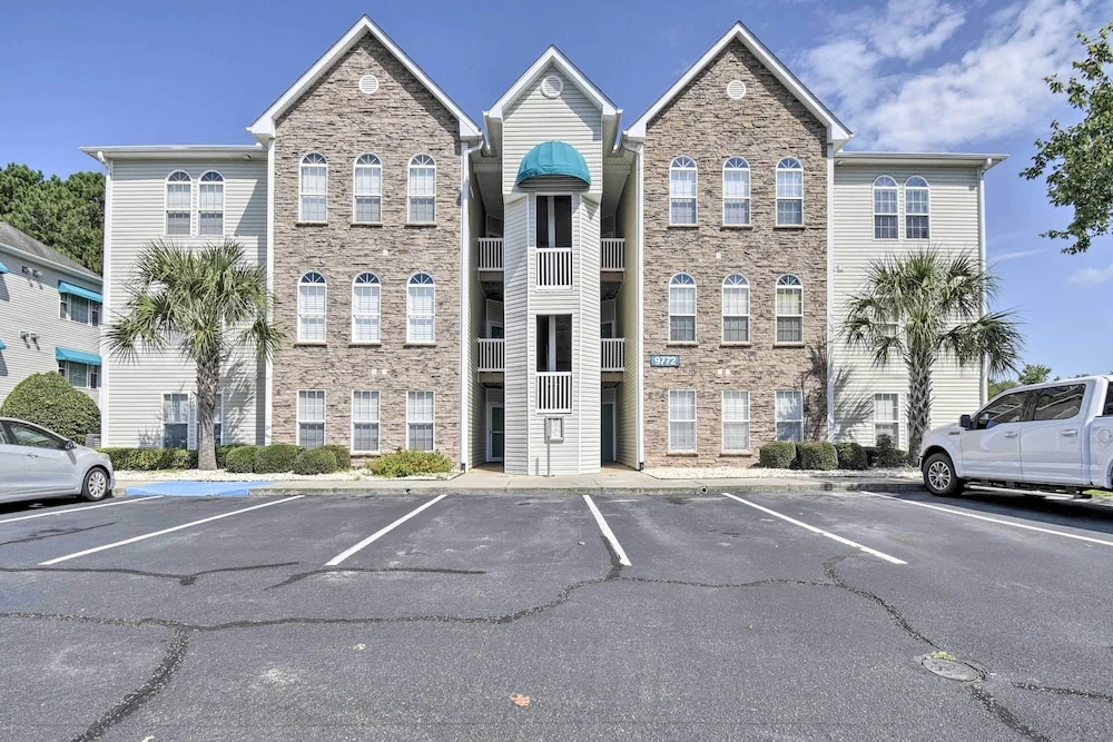 1 Mi to Beach: Myrtle Beach Condo w/ Pool Access