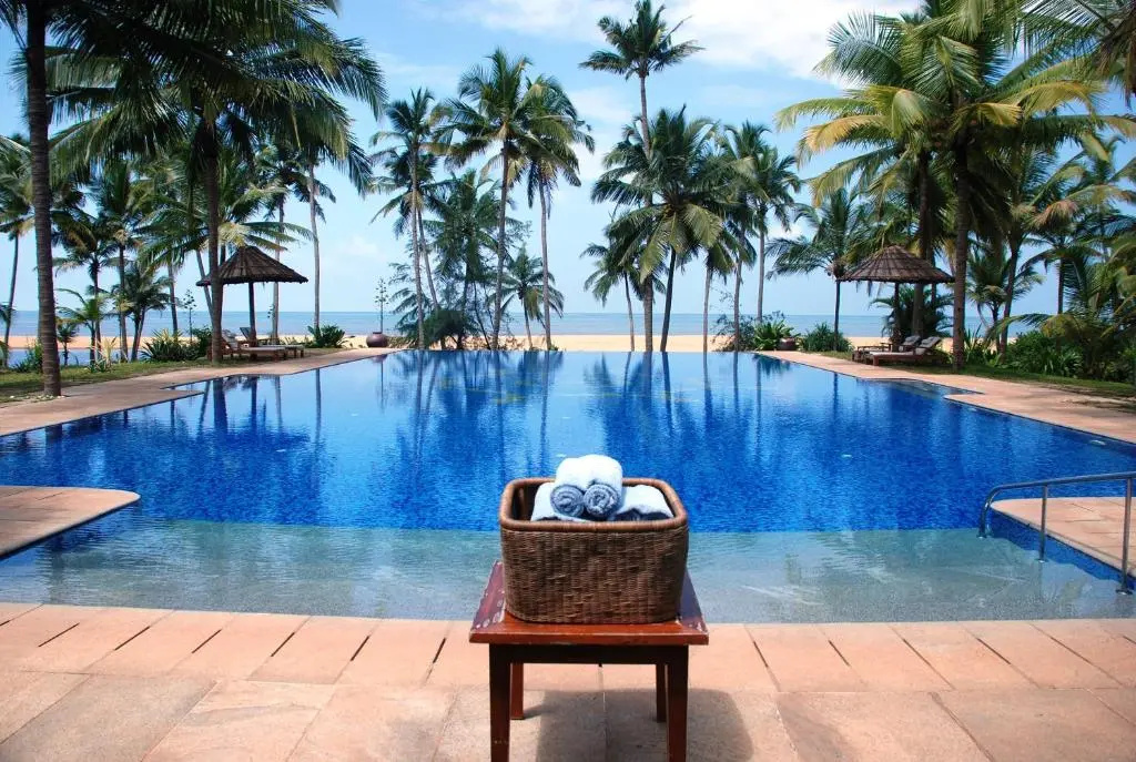 Deluxe Cottage with pool view