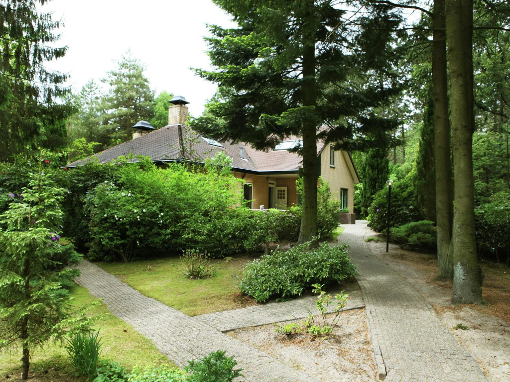 Quaint Villa in Doornspijk With Swimming Pool