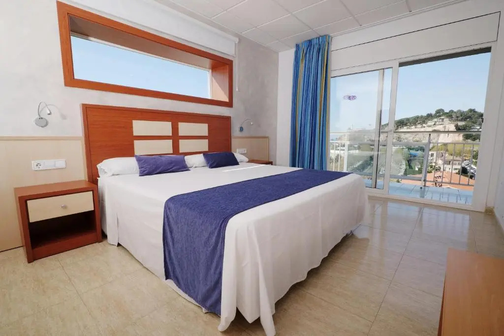 Superior Double room with sea view (full double bed)