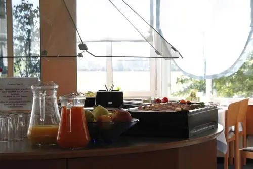 Food & Beverage