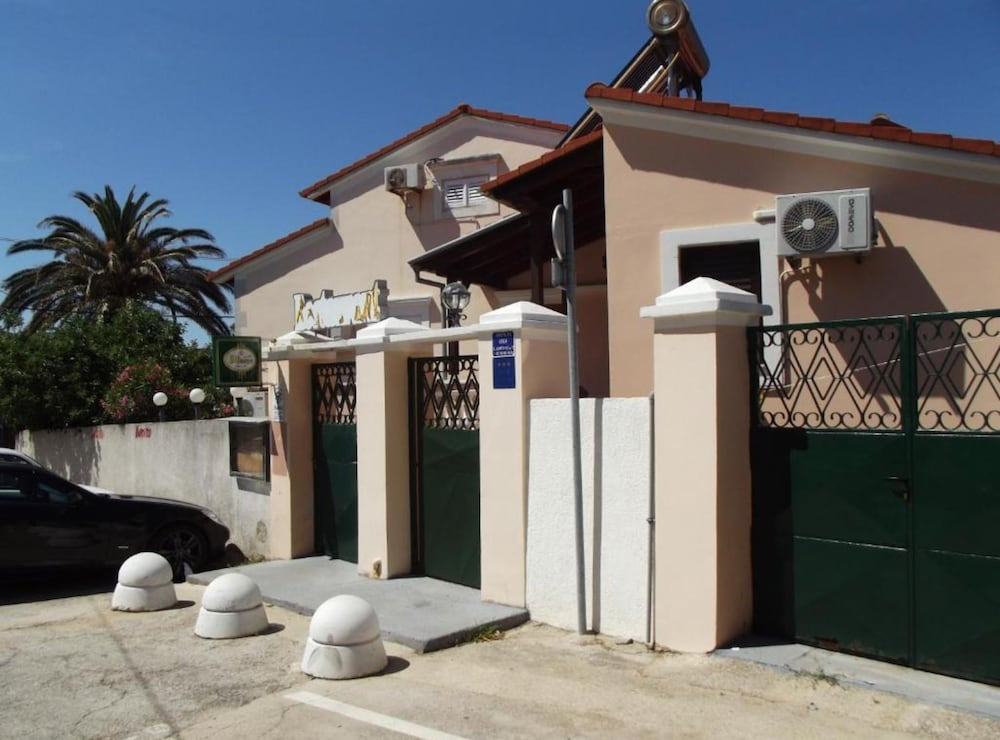 Mediterraneo Goga Apartments