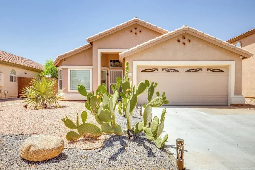 Fenced-in Pool & Patio: Gilbert Home!