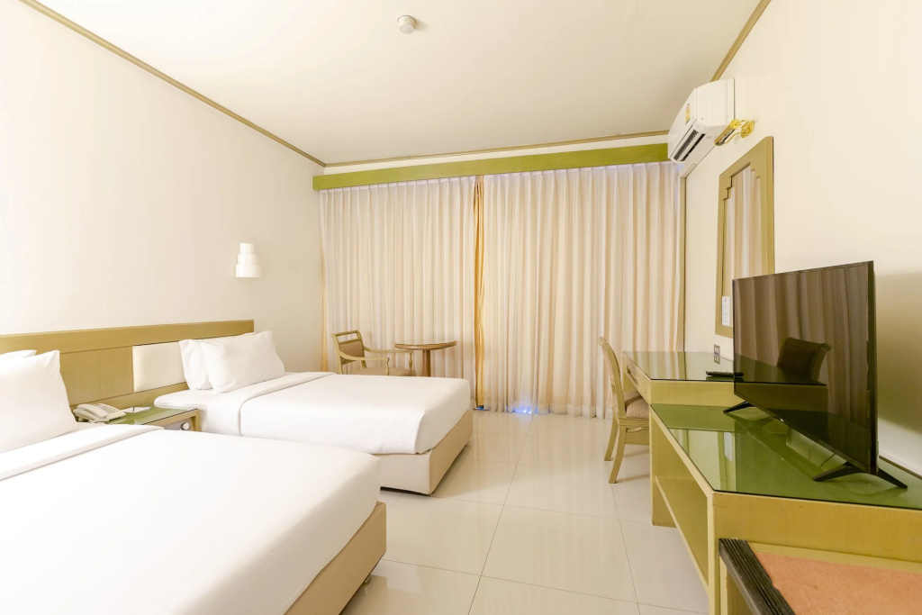 Pinnacle Lumpini Park Hotel — фото