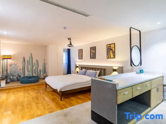 Luxury Double room (full double bed)