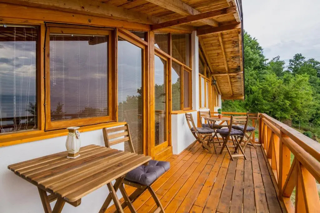 Standard Double room with lake view (full double bed)