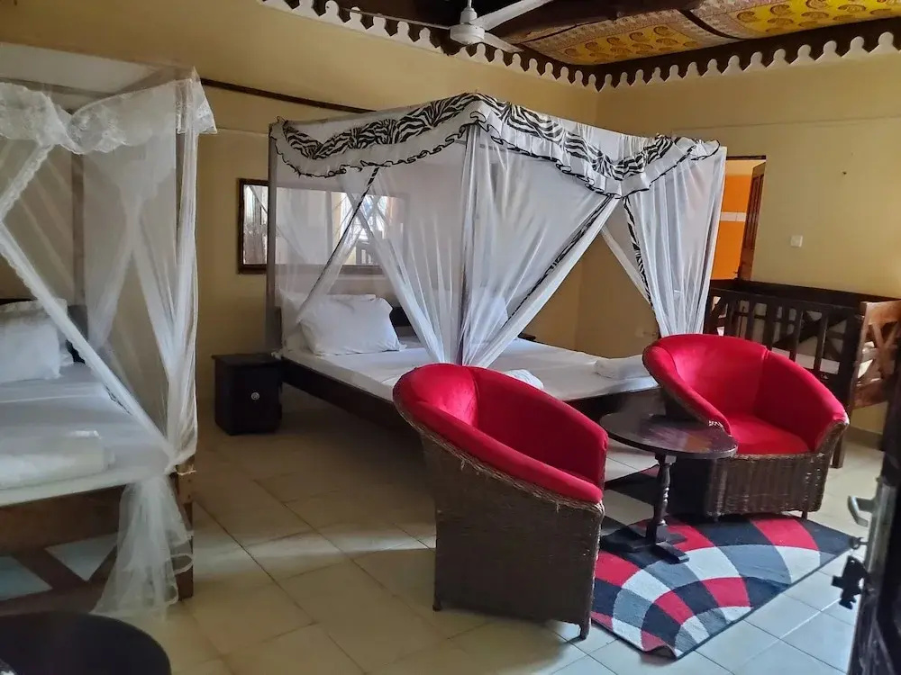 4 bedroom villa with a kitchen
